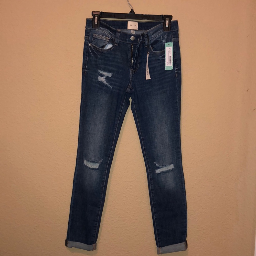 ID 23 girlfriend jeans